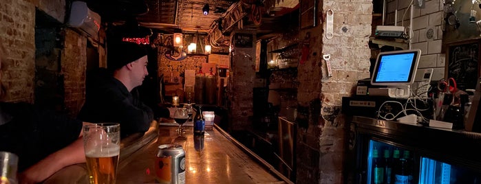 124 Old Rabbit Club is one of Bars.