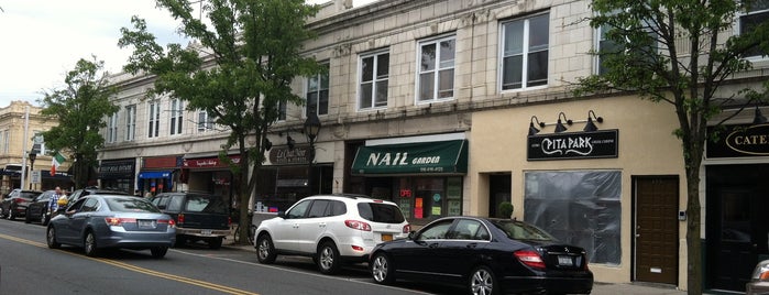Nail Garden is one of Floral Park.