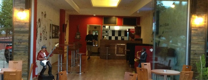 85 Cafe is one of Murat : понравившиеся места.