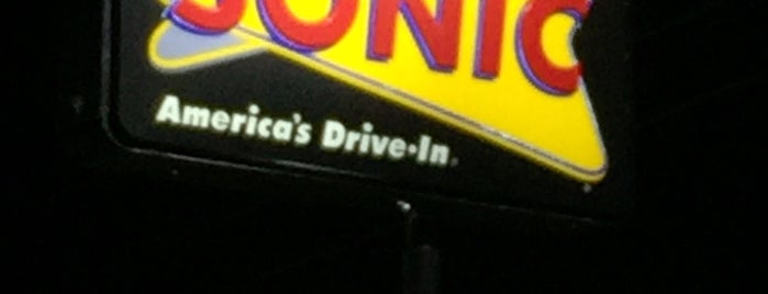 Sonic Drive-In is one of Бургеры в Хьюстоне.