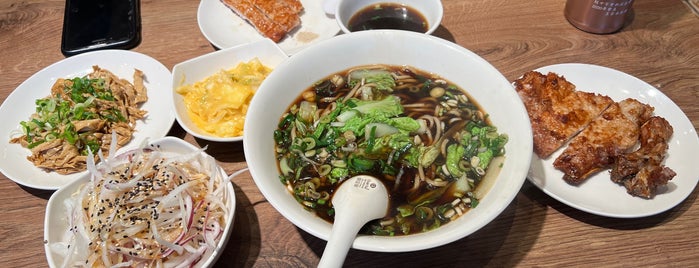 黑殿飯店 (黑店排骨飯) is one of Taipei Eats 2.0.