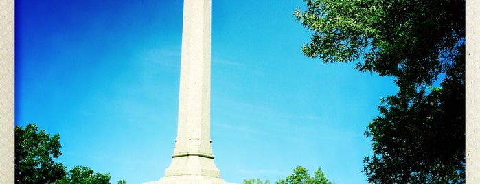 The Monument is one of Locais curtidos por Alan.
