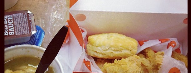 Popeye's Chicken & Biscuits is one of Julieさんのお気に入りスポット.