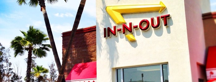 In-N-Out Burger is one of Locais curtidos por Ashley.