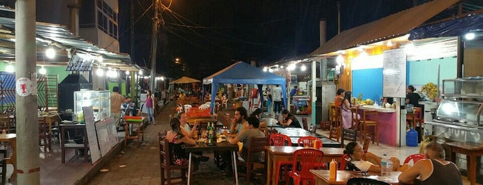 La Calle de los Kioskos is one of Equateur.