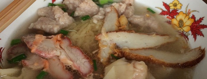 ก๋วยเตี๋ยวหมูโบราณ "อาแปะบักเส่ง" is one of โคราช.