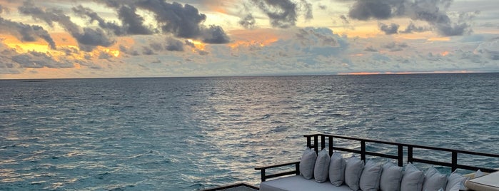 Jumeirah Vittaveli Resort is one of Maldivler.