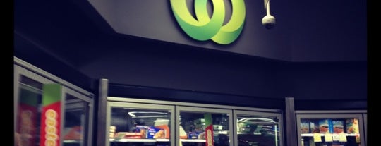 Woolworths is one of Lugares favoritos de H.