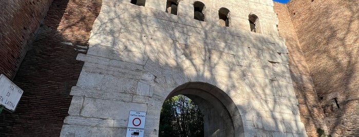 Porta Latina is one of A Roma in Italia.