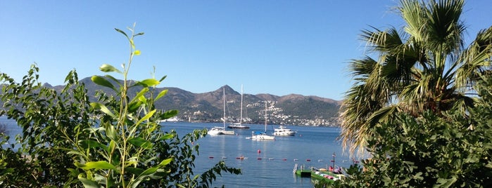 Yelken Bay Beach & Otel is one of Zafer'in Beğendiği Mekanlar.