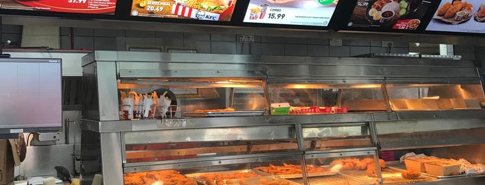 KFC Jalan Rogayah is one of Eric : понравившиеся места.