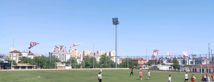 Kuzeyyaka Spor Tesisleri is one of Lugares favoritos de Adem.