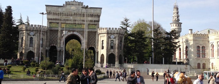 Beyazıt Meydanı is one of Posti che sono piaciuti a Samet.
