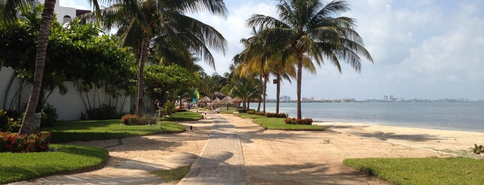Sunset Marina Resort & Yacht Club is one of Cancun.