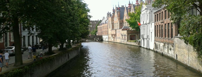 Canals of Bruges is one of Todo Brussels.