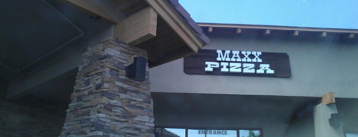Maxx Pizza is one of Locais curtidos por Mark.