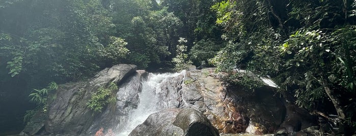 Tonpling Waterfall is one of Orte, die Ladybug gefallen.