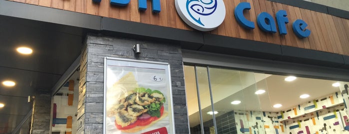 Fish Cafe is one of Alper'in Beğendiği Mekanlar.