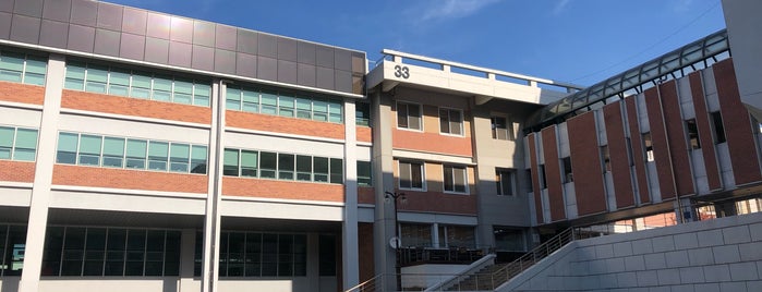 서울대학교 33동 공과대학 (Seoul Nat'l University Bldg. 33 - College of Engineering) is one of Seoul Natl Univ.