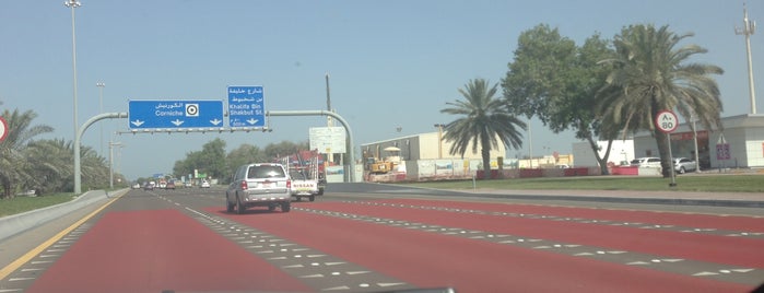 Mishrif intersection is one of Jono'nun Beğendiği Mekanlar.