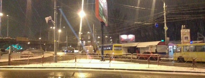 Зупинка «Станція метро «Нивки» is one of Андрей : понравившиеся места.