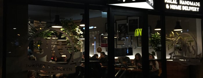 3h's burger & chicken is one of Gespeicherte Orte von N..