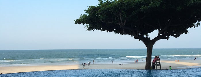 Hua Hin Beach is one of Locais salvos de Galina.