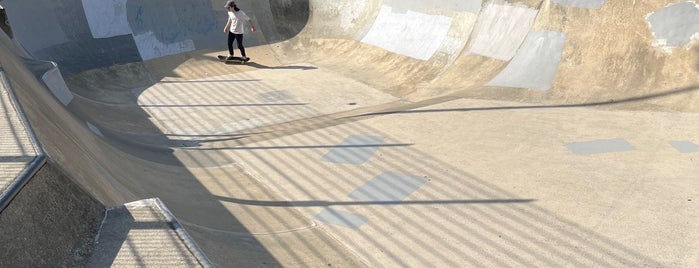 Cantelowes Skatepark is one of 1000 Things To Do In London (pt 3).