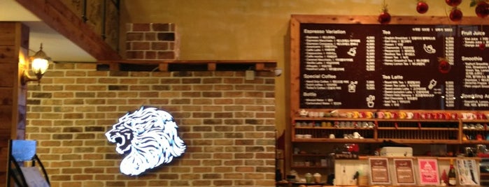 Cafe Aslan is one of Lieux sauvegardés par Katsu.