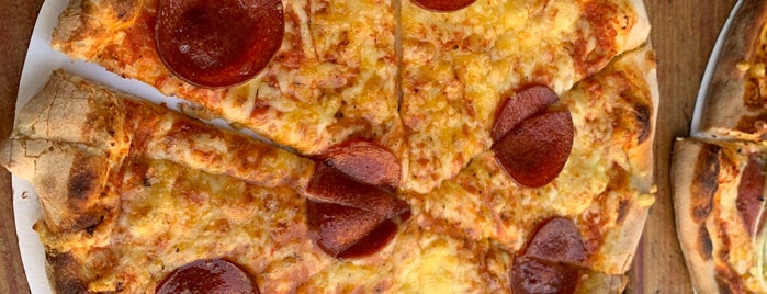 Pizza Petro is one of Food to do.