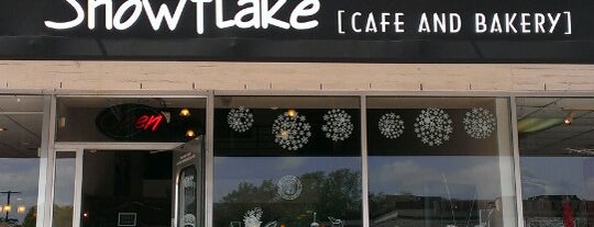 Snowflake Cafe & Bakery is one of HTOWN🌃⛽️🔥🔥.