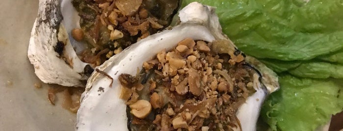 FIVE OYSTERS is one of Viet foods.
