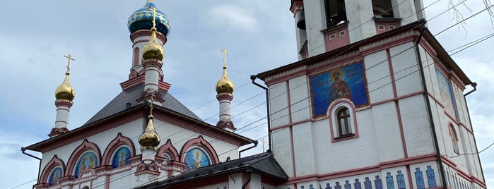 Знаменская церковь is one of Ноябрьские праздники.