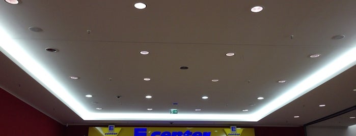 EDEKA Center Tempelhof is one of Joud’s Liked Places.