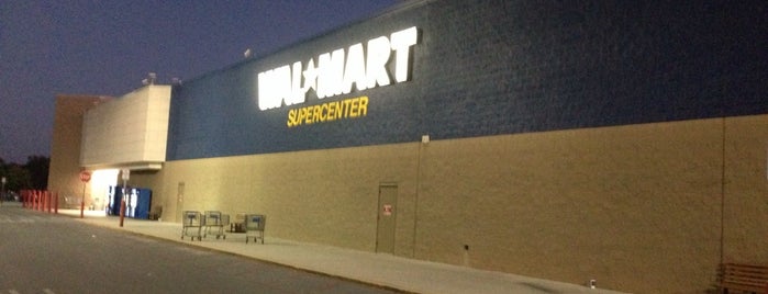 Walmart Supercenter is one of Meredithさんのお気に入りスポット.