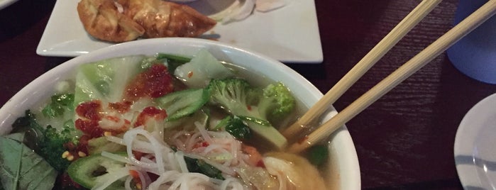 Pho Royale is one of Joelle'nin Beğendiği Mekanlar.