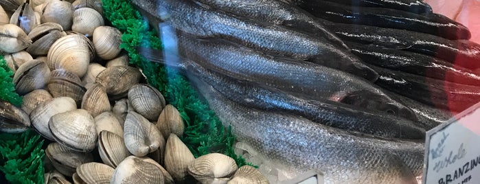 El Pescador Fish Market is one of One Day in San Diego 2021.