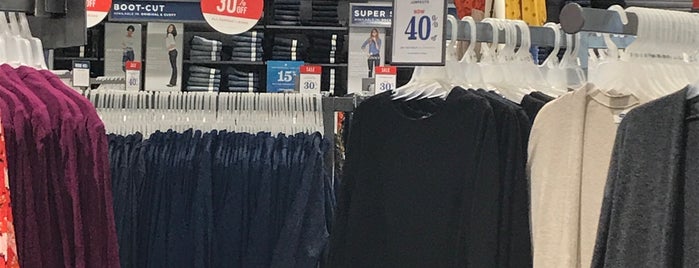 Old Navy is one of Lieux qui ont plu à Henry.