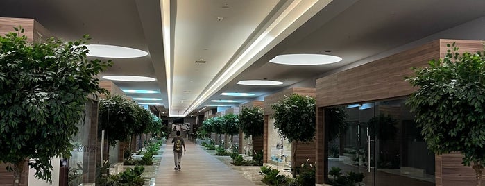 Concorde Luxury Hotel VIP is one of Edje'nin Beğendiği Mekanlar.