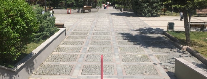 Bilkent Üniversitesi is one of Orte, die Taha gefallen.