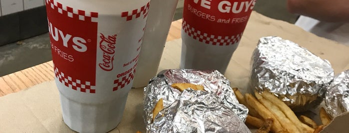 Five Guys is one of Lieux qui ont plu à Taha.