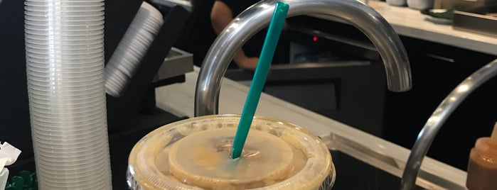 Starbucks is one of Taha 님이 좋아한 장소.