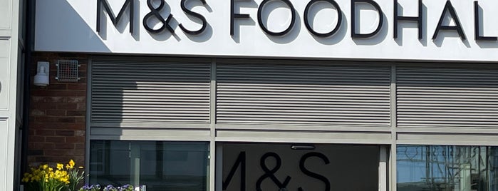 M&S Foodhall is one of Orte, die James gefallen.