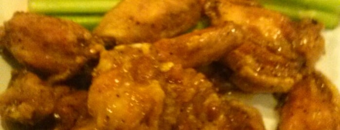J Buffalo Wings is one of Lugares favoritos de Chester.