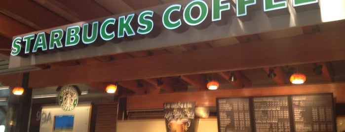 Starbucks is one of Robertさんのお気に入りスポット.