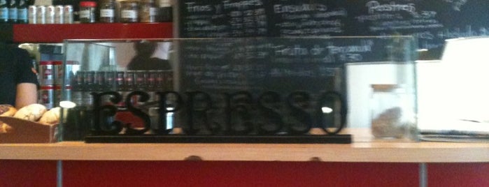 Expresso Café is one of en la roma....