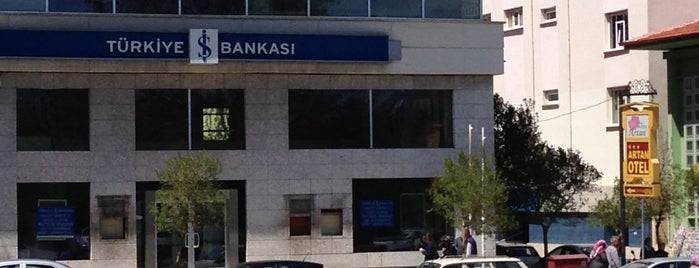 Türkiye İş Bankası is one of Tempat yang Disukai Cenk.