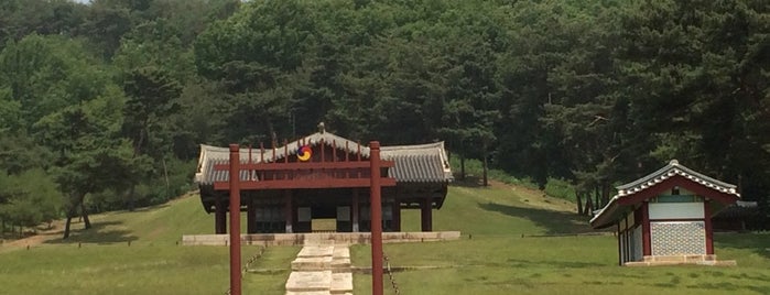 익릉 is one of 조선왕릉 / 朝鮮王陵 / Royal Tombs of the Joseon Dynasty.