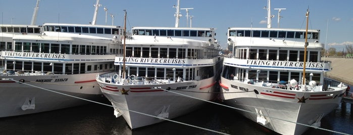 Viking dock St. Petersburg is one of Posti che sono piaciuti a scorn.