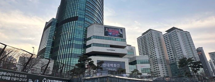 HYUNDAI Department Store is one of Seoul.